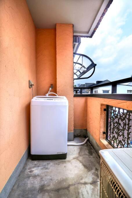 鶴橋駅徒歩2分 トイレ浴室複数あり3階建て一軒家車庫付き Apartment Osaka Exterior photo