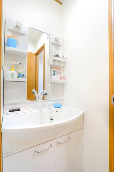 鶴橋駅徒歩2分 トイレ浴室複数あり3階建て一軒家車庫付き Apartment Osaka Exterior photo