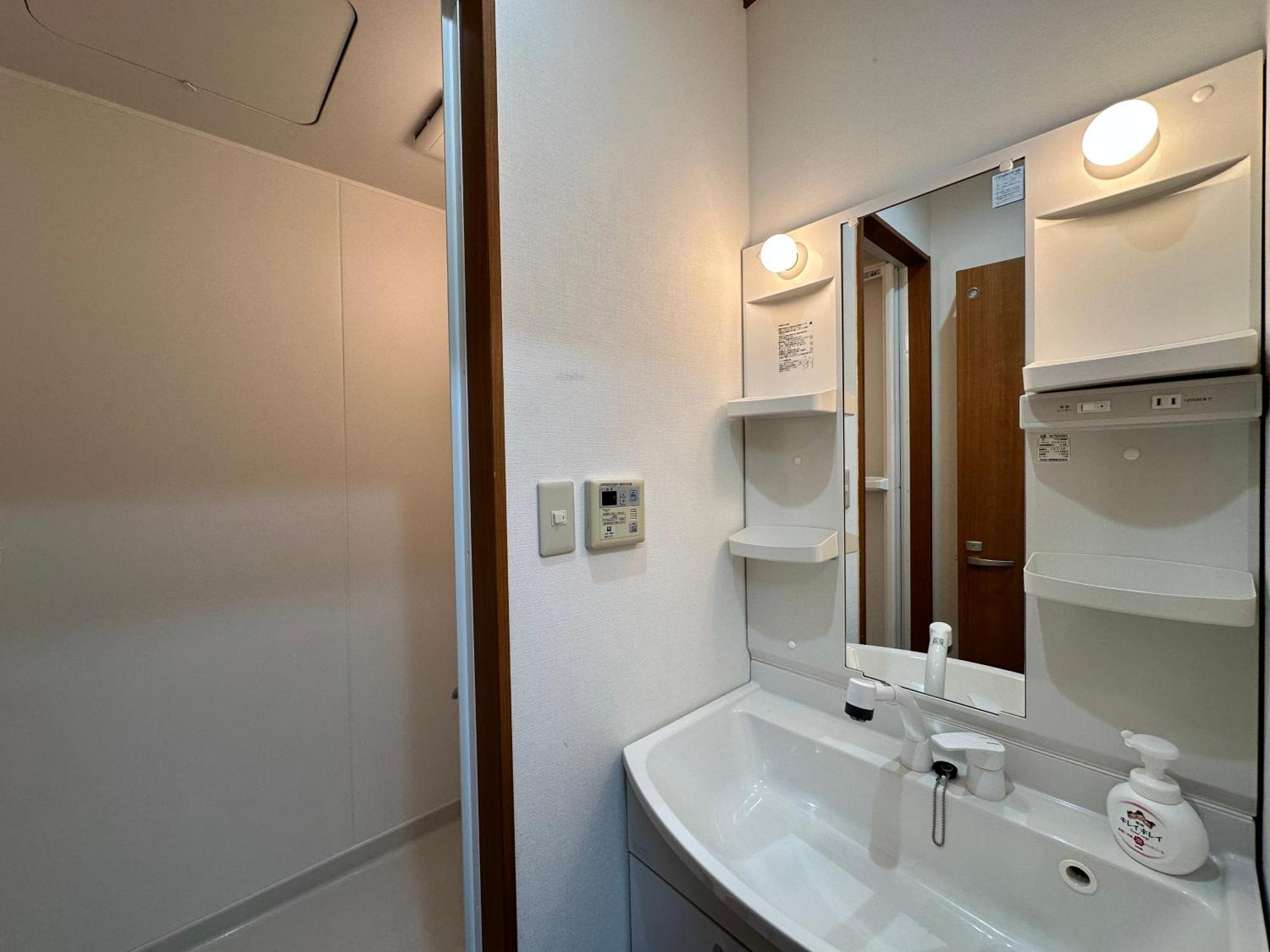 鶴橋駅徒歩2分 トイレ浴室複数あり3階建て一軒家車庫付き Apartment Osaka Exterior photo